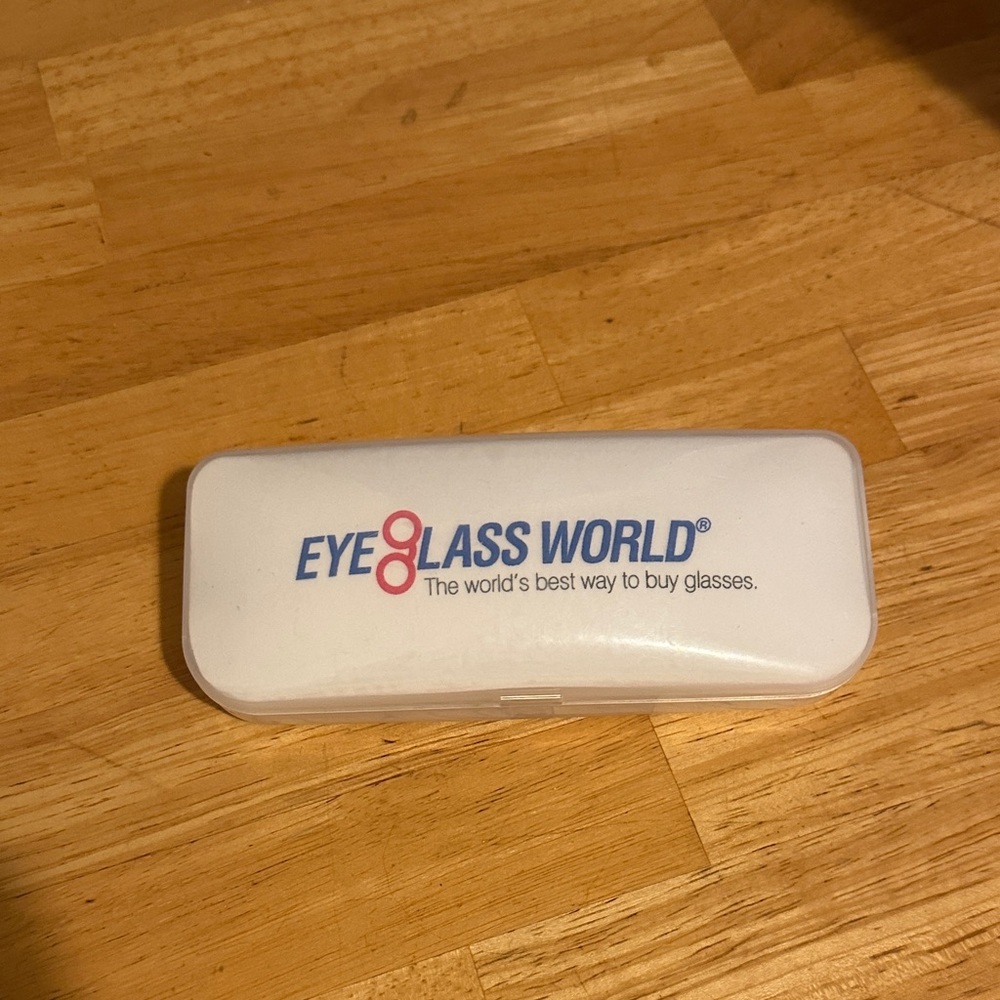 Eyeglass World White Glasses Case